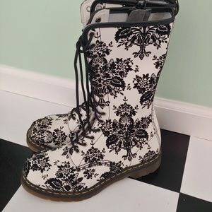 Dr Madden Boots White with Black Flocking